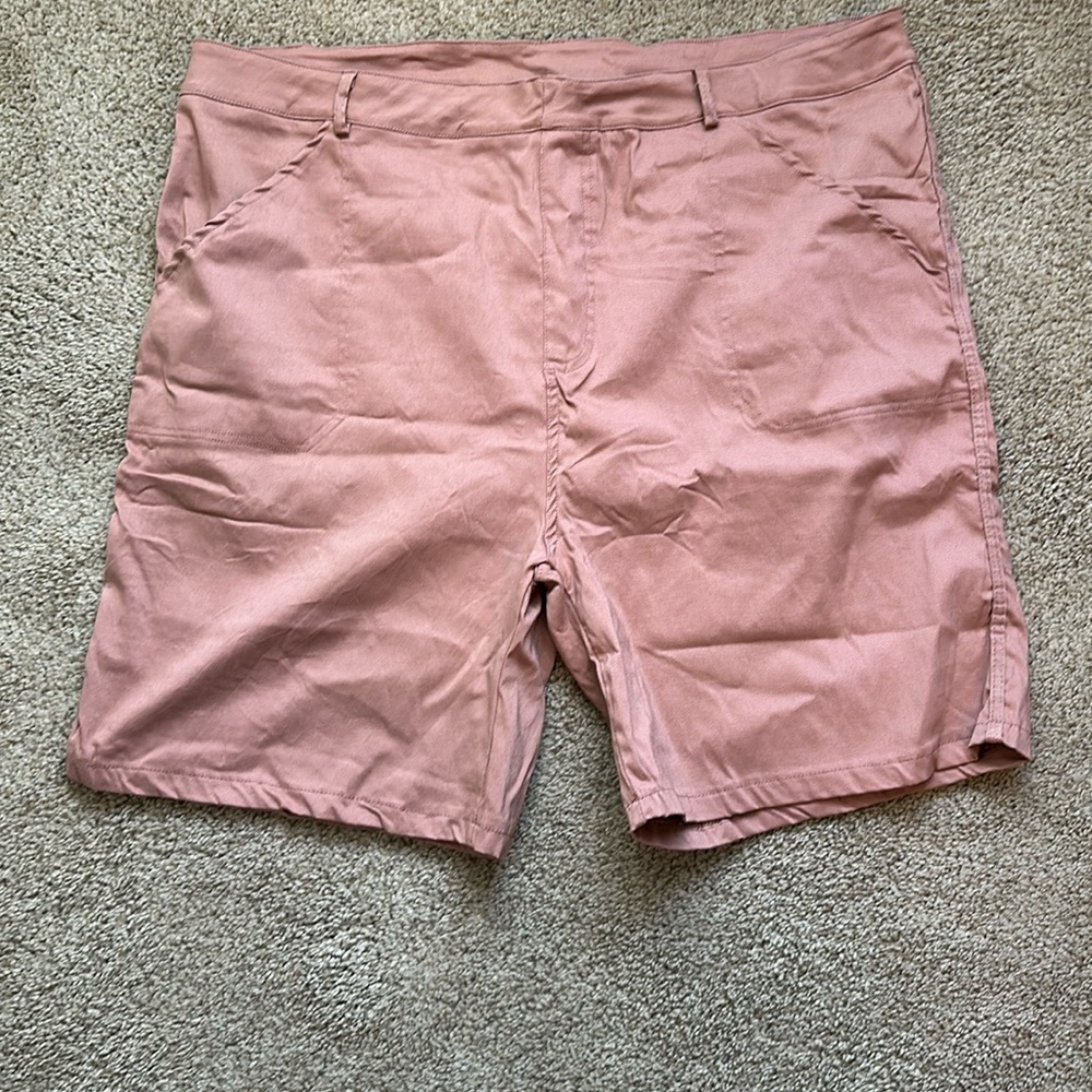 Stretchy Mid-thigh Shorts